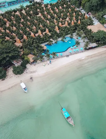 Phi Phi CoCo Beach Resort Отели рядом с достопримечательностью «Loh Dalum Beach»