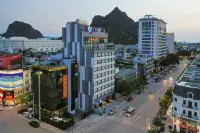 Tru by Hilton Ha Long Hon Gai Centre Các khách sạn gần Chợ Cao Thắng