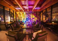 Tianmu Lake DreamWorldfang Village Art Hotel - بار