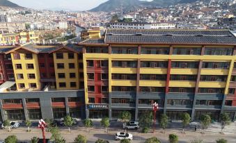 Ninglang Xinghang E-Sports Hotel