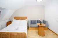 Wenshan Courtyard · Xuexiao Zhongshan Homestay (Dalian Railway Station Labor Park Subway Station)