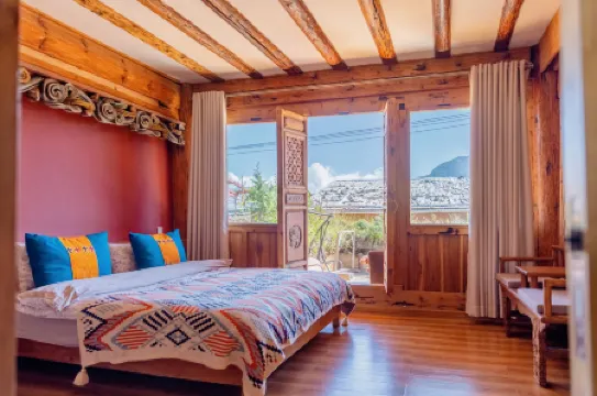 Tibetan-style Courtyard Hotel