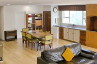 Big Family House Easy to Airport Hôtels à : Karaka