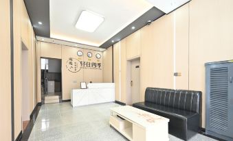 QingZhu Four Seasons Chain Hotel (Nanjing Lukou Airport Branch)