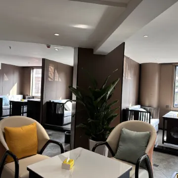 Global 60,000 Miles International Hotel (Meishan Renshou City North Park)