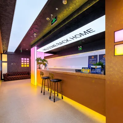 This Family (Shijingshan Bajiao Amusement Park Store) Hotels near Shijingshan Stadium
