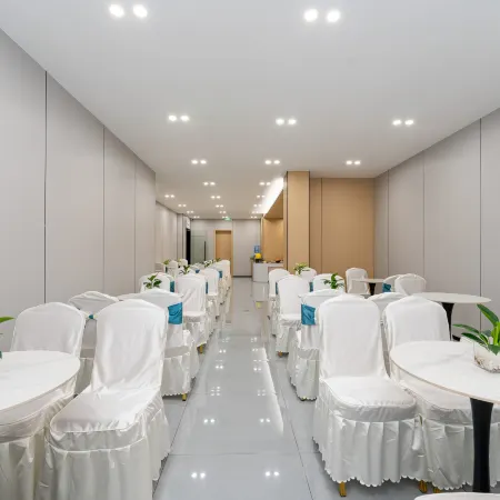 GreenTree lnn (Yulin Golden City Center Pedestrian Street Store) Отели в г. Юйлинь
