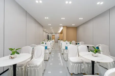 GreenTree lnn (Yulin Golden City Center Pedestrian Street Store)