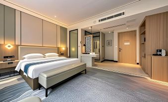 Hongguan administrative Hotel Apartment (Zhongshan ancient town light rail station store)