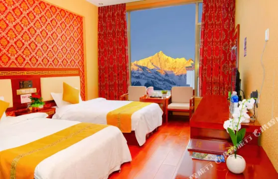 德欽飛來寺品松措酒店