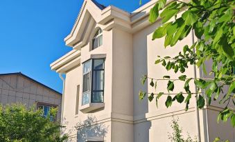 Yining Yishe Yijie Homestay
