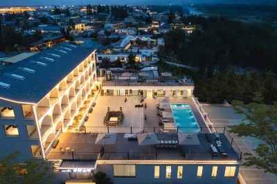 That wild river mountain (Nalati scenic area shop)  호텔