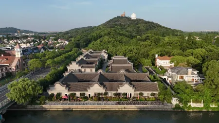 Beyond Business Academy​ Отели рядом с достопримечательностью «Shanghai International Studies University (Wenxiang Road)»