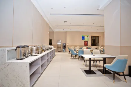 U-Me Hotel Отели рядом с достопримечательностью «Jinghe Ecological Park»