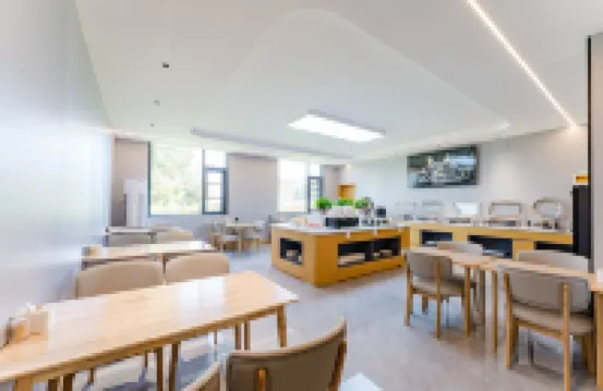 Green Light Residence Hotel (Song County Checun)