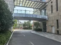 上海虹橋冠華飯店（北新涇地鐵站店） 上海工程技術大學-體育館附近的飯店