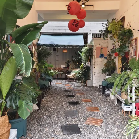 Walking Flowers Inn