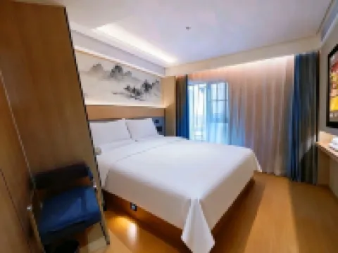 Yinyue Hotel (Wuhan Yellow Crane Tower Yangtze River Bridge) Hotels near Wuhan Yangtze River Bridge