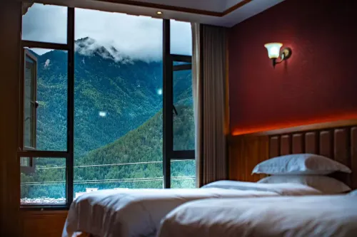 Cloud Dew Mountain Retreat (Diebu - بار