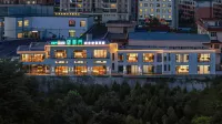 Wanglumen Urban Vacation Apartment (Nanhu) - Mountain view
