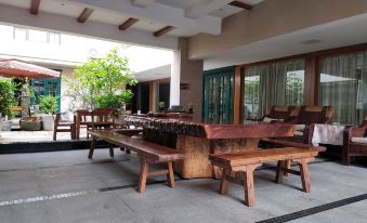 Chongzhou Ziyunge Inn