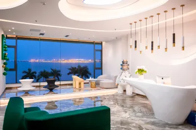 Qingmai S Seaview Hotel, Gongbei Lovers Road, Zhuhai Hotels in Lovers Road / seaside swimming pool / Zhuhai Grand
