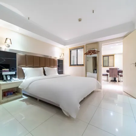 Ease Hotel (Yidu Yasi International Plaza)