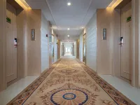 Vienna Hotel (Loudi High-speed Railway South Station Municipal Government) - Mountain view