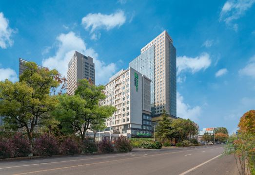 홀리데이 인 익스프레스 린이 북부 신구 외관