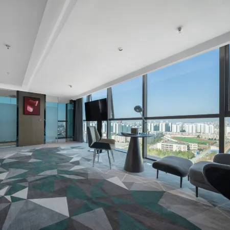 Phoenix International Hotel Отели в г. Чжаотун