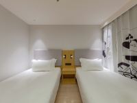 海友酒店(北京天坛东门店) - 趣味胶合板双床房