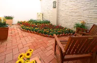 Le Chateau Motel فنادق في نانتَو