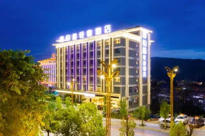 Platinum Crystal Hotel Отели рядом с достопримечательностью «Чжэнцзян Бай Пич сельский пассажирский автобус»