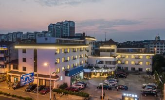 Zhangjiagang Newstay Hotel