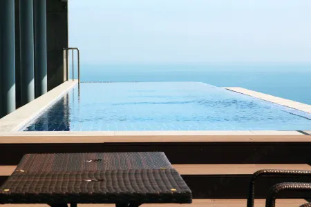 Seoubong Beach Hotel Jeju Отели рядом с достопримечательностью «Dangcheomuldonggul Cave»