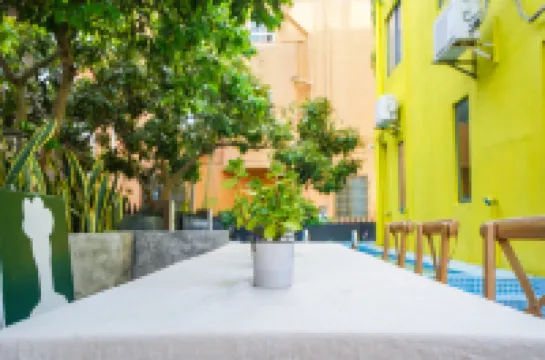 Haikou 13 March swimming pool b&B