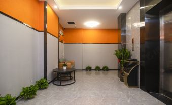 Bajiaosu Design Hotel (Huangbeiling Subway Station)