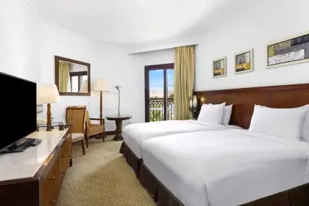 Hilton Luxor Resort & Spa