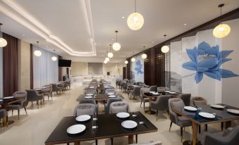 Ramada Encore by Wyndham Linqu Downtown