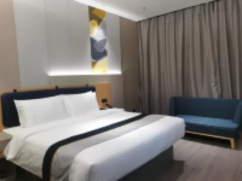 Homeinn Selected Hotel (Chifeng Railway Station Songshan Wanda Plaza)