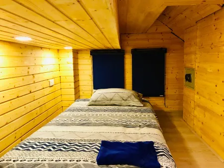 Blu Cabin Ari Stylish Gay Poshtel