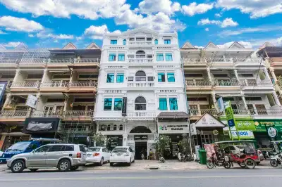 Grand Elevation Hotel