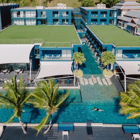 Hotel Tide Phuket Beach Front Отели рядом с достопримечательностью «Порт Ратсада»