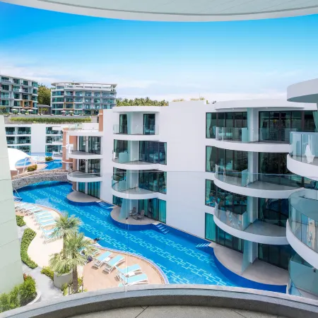Absolute Twin Sands Resort & Spa Отели рядом с достопримечательностью «Пляж Мерлин»