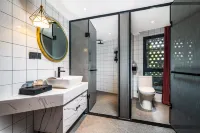 Nanyang Qiangliyang Business Electro-sports Hotel