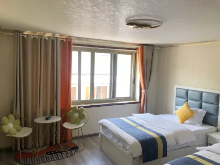 Baoxing Duoji Zangzhai Homestay Отели в г. Баосин