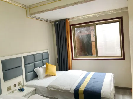 Baoxing Duoji Zangzhai Homestay Отели в г. Баосин