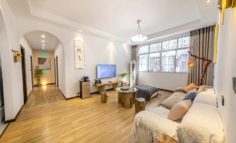 Lingyun Villa Private Scenic Boutique Hotel (Zhenyuan Ancient Town Store)
