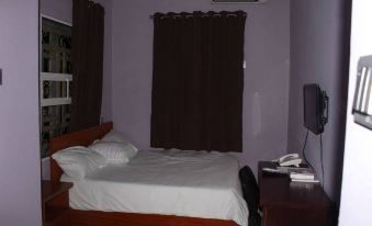 Ayoluyem Aparthotel and Suites