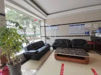 Longling Longhui Hotel فنادق في لونغ لينغ
